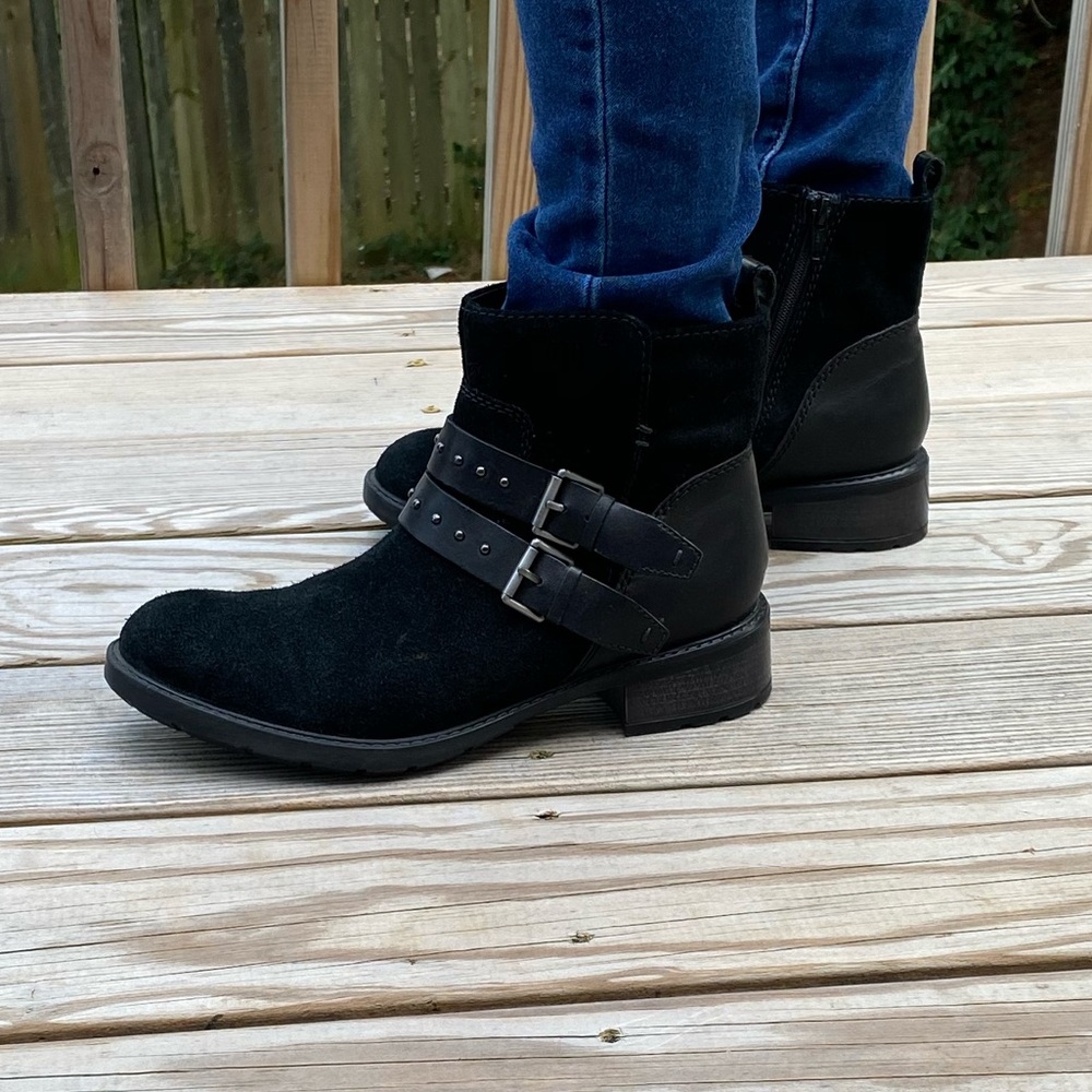 Clark’s Artisan Black Suede Boots 7.5